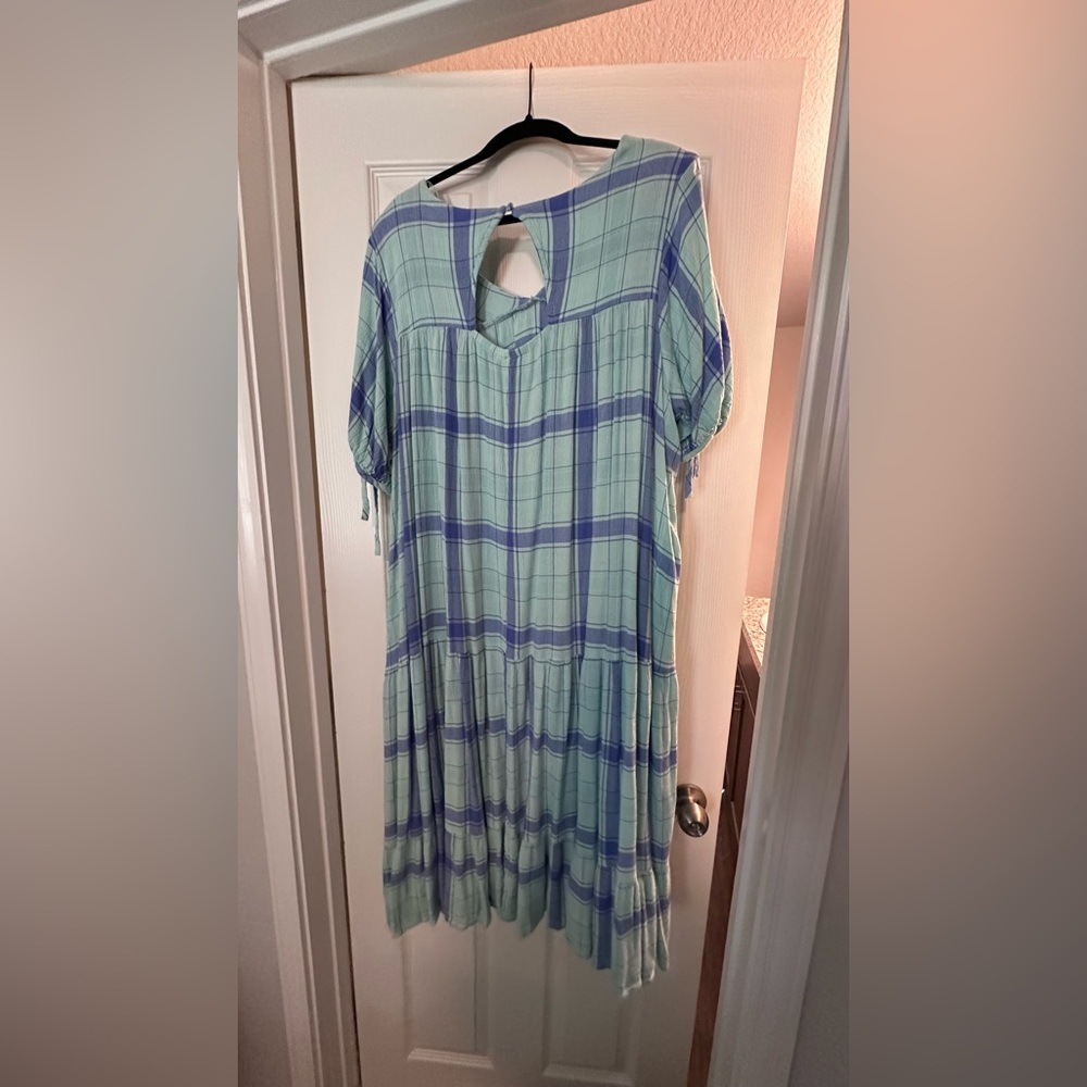 Plus Size Maxi - Picture 2 of 2